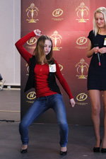 девушка, работающая журналисткой, станцевала зажигательный танец. Кастинг — Мисс Supranational Беларусь 2013. Часть 2