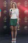 Кастинг на конкурс "Miss Supranational Білорусь 2013": співбесіда. Частина 3 (наряди й образи: зелена спідниця міні, білі босоніжки, тілесні прозорі колготки, білий джемпер)