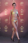 Alena Weramejtschuk. Casting im Badeanzug — Miss Supranational Belarus 2013. Teil 4 (Looks: Badeanzug mit Blumendruck, schwarze Pumps)