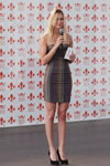 Марія Смаргун. Кастинг — Міс Мінськ 2013 (наряди й образи: смугаста різнокольорова сукня, чорні туфлі, блонд (колір волосся))