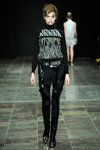 Desfile de Anne Sofie Madsen — Copenhagen Fashion Week AW13/14 (looks: pantalón negro)