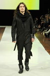 Показ BARBARA I GONGINI — Copenhagen Fashion Week AW13/14 (наряды и образы: чёрный комбинезон, чёрные сапоги)