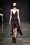 Показ BARBARA I GONGINI — Copenhagen Fashion Week SS14 (наряды и образы: чёрное коктейльное платье)