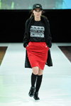 Показ Bibi Chemnitz — Copenhagen Fashion Week AW13/14 (наряды и образы: чёрный кардиган, красная юбка, чёрные гольфы)