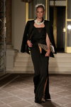 Desfile de By Malene Birger — Copenhagen Fashion Week SS14 (looks: vestido de noche con abertura negro, americana negra)