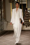 Desfile de By Malene Birger — Copenhagen Fashion Week SS14 (looks: traje de pantalón blanco)