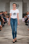 Дефиле финалисток Elite Model Look — Copenhagen Fashion Week SS14 (наряды и образы: белый топ, синие джинсы, чёрные туфли)