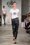 Дефиле финалисток Elite Model Look — Copenhagen Fashion Week SS14 (наряды и образы: белый топ, серые брюки с принтом, чёрные туфли)