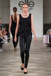 Дефиле финалисток Elite Model Look — Copenhagen Fashion Week SS14 (наряды и образы: чёрный топ, чёрные полосатые брюки, чёрные туфли)