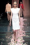 Показ Est. 1995 Benedikte Utzon Wardrobe — Copenhagen Fashion Week SS14 (наряды и образы: телесные носки, чёрные туфли, белое платье)