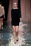 Показ Est. 1995 Benedikte Utzon Wardrobe — Copenhagen Fashion Week SS14 (наряды и образы: чёрное платье, телесные носки, чёрные туфли, чёрное облегающее платье мини)