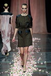 Показ Est. 1995 Benedikte Utzon Wardrobe — Copenhagen Fashion Week SS14 (наряды и образы: телесные носки, чёрные туфли, платье-рубашка цвета хаки)