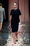 Показ Est. 1995 Benedikte Utzon Wardrobe — Copenhagen Fashion Week SS14 (наряды и образы: телесные носки, чёрные туфли, чёрное платье)