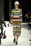 Показ Henrik Vibskov — Copenhagen Fashion Week AW13/14 (наряды и образы: полосатое разноцветное платье)