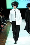 Показ Ivan Grundahl — Copenhagen Fashion Week AW13/14 (наряди й образи: чорні брюки, біла блуза)
