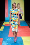 Показ Marimekko — Copenhagen Fashion Week SS14 (наряды и образы: разноцветное платье, фиолетовые туфли)