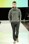 Показ Placed By Gideon — Copenhagen Fashion Week AW13/14 (наряды и образы: серый свитер, серые брюки)