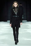 Показ Sand — Copenhagen Fashion Week AW13/14 (наряды и образы: чёрное пальто, чёрные брюки)