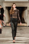Показ Stasia — Copenhagen Fashion Week SS14 (наряди й образи: чорна гіпюрова блуза, чорні брюки, чорні туфлі)