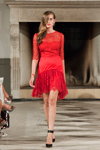 Desfile de Stasia — Copenhagen Fashion Week SS14 (looks: vestido de encaje rojo)
