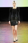 Pokaz Stine Ladefoged — Copenhagen Fashion Week AW13/14 (ubrania i obraz: suknia koktajlowa czarna, półbuty czarne)