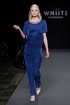 Modenschau von Whiite — Copenhagen Fashion Week SS14 (Looks: blauer Jumpsuit, schwarze Handtasche)