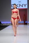 Pokaz Body&Beach — CPM SS14 (ubrania i obraz: biustonosz czerwony, figi czerwone)