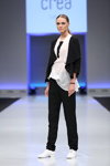 Pokaz Crea Concept — CPM SS14 (ubrania i obraz: żakiet czarny, spodnie czarne, półbuty białe, bluzka biała)