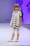 Pokaz ITALIAN KIDS — CPM SS14 (ubrania i obraz: szalik biały, tunika pasiasta niebiesko-biała, balerinki białe)