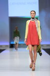 Modenschau von Selected — CPM SS14 (Looks: rotes Mini Kleid, gelber Cardigan, hautfarbene Pumps)