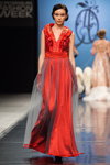 Pokaz Anna Ovchinnikova — DnN SPbFW ss14 (ubrania i obraz: suknia wieczorowa czerwona)