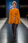 Modenschau von Harlen — DnN SPbFW ss14 (Looks: orange Mantel, graue Hose, schwarze Pumps)