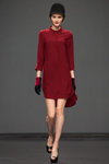 Pokaz MONTON — DnN SPbFW ss14 (ubrania i obraz: półbuty czarne, sukienka mini czerwona, rękawiczki czarne)