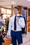 Crocus Atelier Couture / Fashion Day (наряды и образы: белая рубашка, свекольный галстук, синие полосатые брюки)