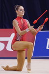Carmel Kallemaa — Puchar Świata 2013 (ubrania i obraz: trykot gimnastyczny czerwony)