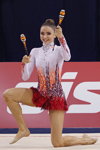 Maryja Kadobina. Maryja Kadobina — Puchar Świata 2013 (ubrania i obraz: trykot gimnastyczny czerwono-biały)