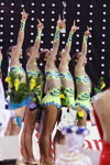 Übung mit den Keulen. Brasilien — Weltcup 2013 (Looks: hellgrüner Gymnastikanzug)