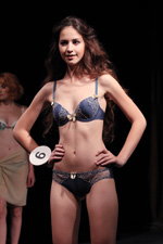 Lingerie competition. "Fotomodel" (looks: blue bra, blue briefs)