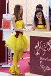 KOSMETIK EXPO 2013 (ubrania i obraz: rajstopy żółte, półbuty żółte)