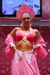 Dimanche lingerie show — Lingerie-Expo 2013 (looks: fuchsia guipure bra, pink kokoshnik)
