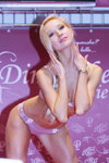 Показ білизни Dimanche — Lingerie-Expo 2013 (наряди й образи: бузковий бюстгальтер, бузкові брифи, блонд (колір волосся))