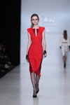 Показ Dmitry Sholokhov for O.Jen — MBFWRussia FW13/14 (наряды и образы: красное платье, чёрные колготки, чёрные туфли)