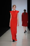 Pokaz POUSTOVIT — MBFWRussia FW13/14 (ubrania i obraz: suknia wieczorowa czerwona)