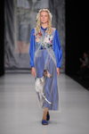 Pokaz Tatyana Parfionova — MBFWRussia FW13/14 (ubrania i obraz: sukienka niebieska, blond (kolor włosów))
