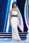 Uczestniczki "Miss Mińsk 2013", które zakwalifikowałi się do TOP-15 (ubrania i obraz: suknia ślubna biała, rzemień czarny)