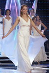 Olga Kisielowa. Uczestniczki "Miss Mińsk 2013", które zakwalifikowałi się do TOP-15 (ubrania i obraz: suknia ślubna z dekoltem biała)