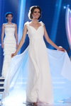 TOP-15. Finale — Miss Minsk 2013. Teil 1 (Looks: weißes Hochzeitskleid mit Ausschnitt)
