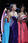 TOP-15. Finale — Miss Minsk 2013. Teil 1 (Looks: violettes Abendkleid mit Schlitz mit Ausschnitt)