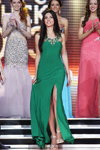 TOP-15. Gala final — Miss Minsk 2013. Parte 1 (looks: vestido de noche con abertura verde, sandalias de tacón blancas)