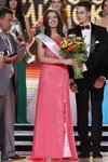 Polina Batrakova. TOP-15. Gala final — Miss Minsk 2013. Parte 1 (looks: vestido de noche con abertura fucsia)